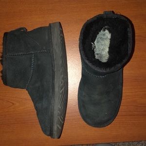 Uggs mini kids size 4.